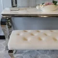 Podnóżek, pufa Ludwik Beige pikowana guzikami.jpg