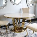 Stół glamour Emily Gold ustawiony przy ścianie – stół w złotej stali z jasnym blatem kamiennym - elegancka aranżacja wnętrza - BellaCasa.co.jpg
