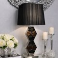 Nowoczesna lampka glamour z czarnym abażurem w zbliżeniu L-0604.jpg