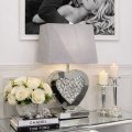 Lampa glamour w kształcie serca z szarym abażurem w zbliżeniu L-0603.jpg