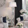 Lustrzana lampa stołowa dekorowana kryształkami - aranżacja salonu z lampą glamour L-0561.jpg