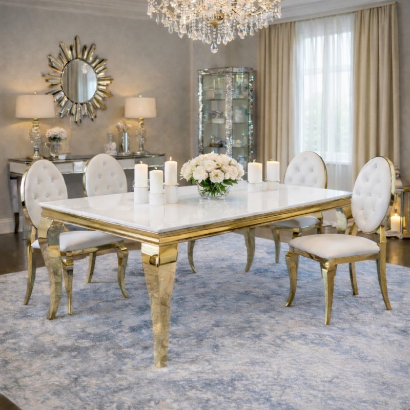 Stół glamour Ludwik w złotej stali polerowanej i blatem Calacatta Michelangelo ustawiony blisko ściany i okna – elegancka aranżacja wnętrza - BellaCasa.co.jpg