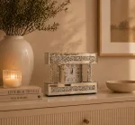 Stojący zegar glamour lustrzany srebrny z kryształkami35x28x10 cm C-0623