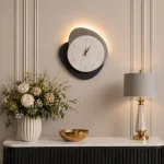 Zegar ścienny glamour lustrzany podświetlany LED srebrny 70x70 cm C-0658