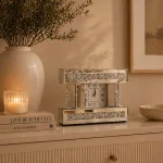 Stojący zegar glamour lustrzany srebrny z kryształkami35x28x10 cm C-0623